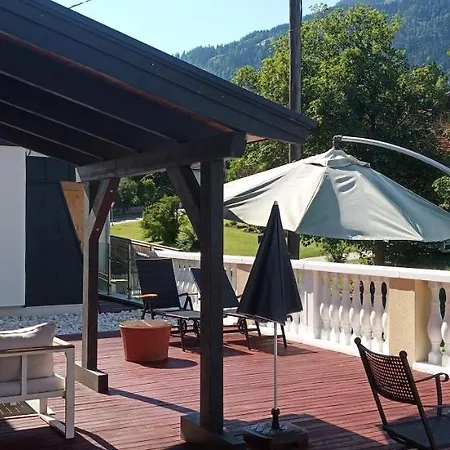 Garten- & Loggia-appartement Herrenhaus Dellach im Drautal