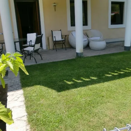 Garten- & Loggia-appartement Herrenhaus 公寓