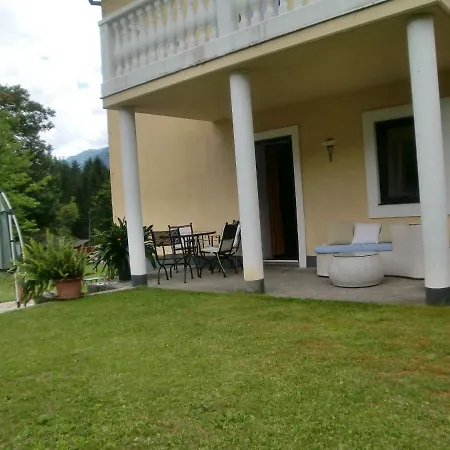 Garten- & Loggia-appartement Herrenhaus Apartment Dellach im Drautal