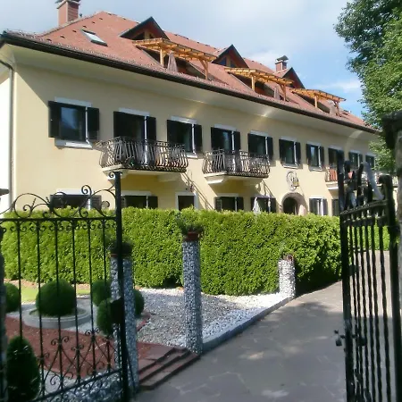 Garten- & Loggia-appartement Herrenhaus Apartament Dellach im Drautal