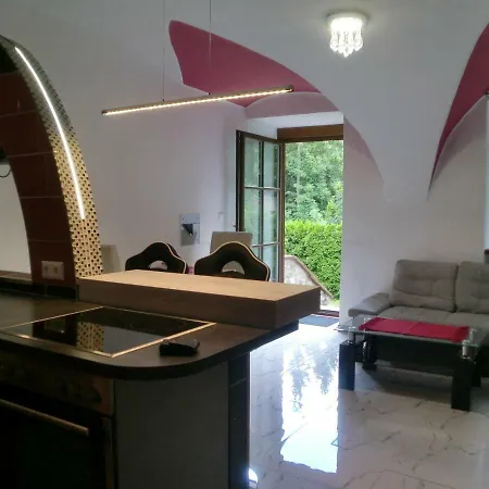 Garten- & Loggia-appartement Herrenhaus Dellach im Drautal