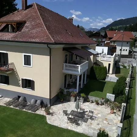 Garten- & Loggia-appartement Herrenhaus شقة *