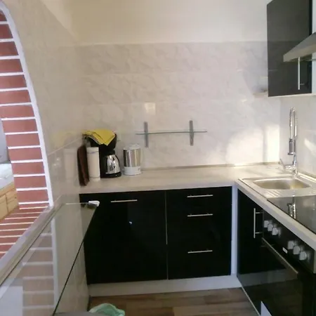 Garten- & Loggia-appartement Herrenhaus شقة *