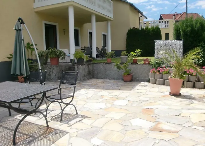 Garten- & Loggia-appartement Herrenhaus Apartamento