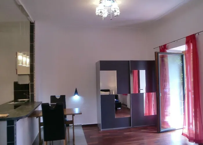 Garten- & Loggia-appartement Herrenhaus דירה